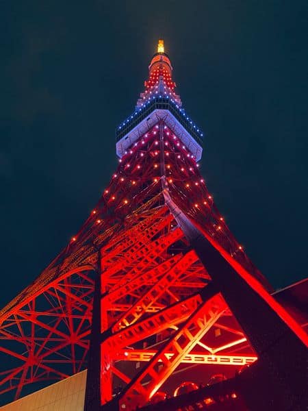 what is inside tokyo tower